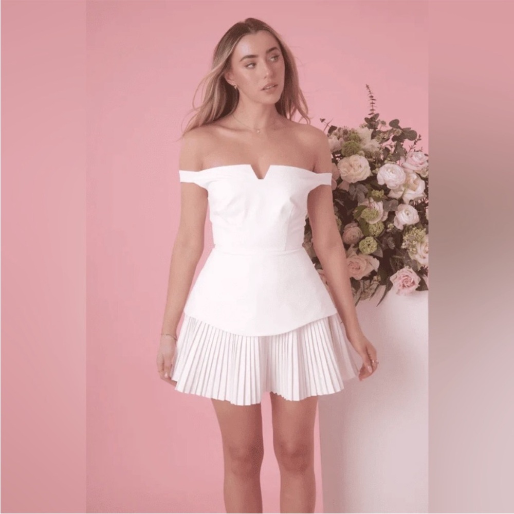 Elegant White Mini Dress
